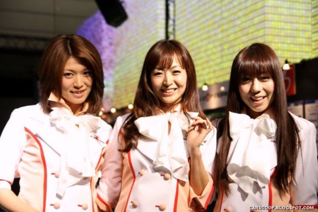 Girls at Tokyo Auto Salon 2010 (58 pics)