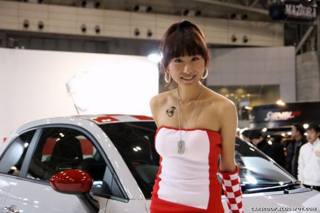 Girls at Tokyo Auto Salon 2010 (58 pics)