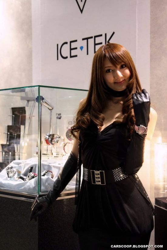 Girls at Tokyo Auto Salon 2010 (58 pics)
