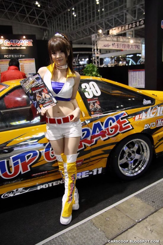 Girls at Tokyo Auto Salon 2010 (58 pics)
