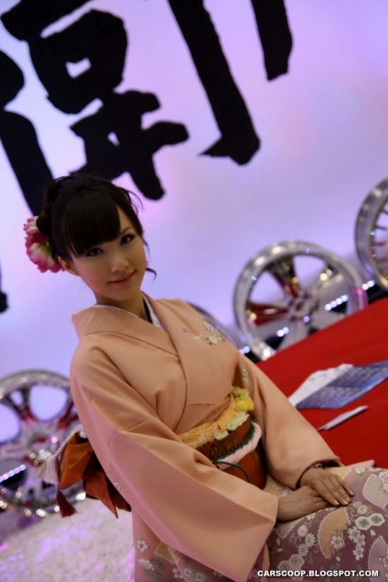 Girls at Tokyo Auto Salon 2010 (58 pics)