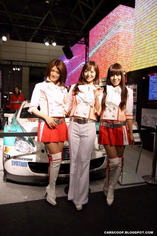 Girls at Tokyo Auto Salon 2010 (58 pics)