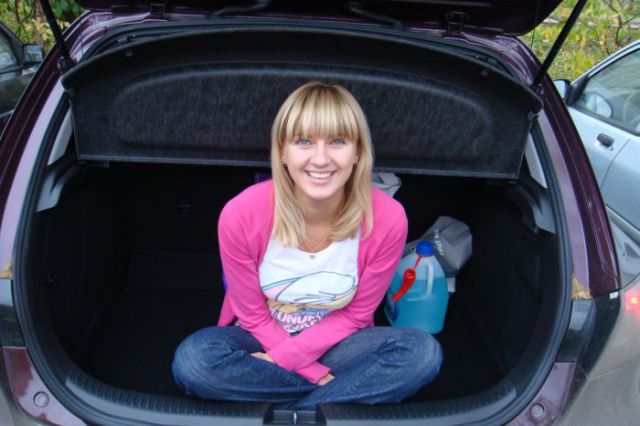 Russian Ladies and Cars (46 pics)