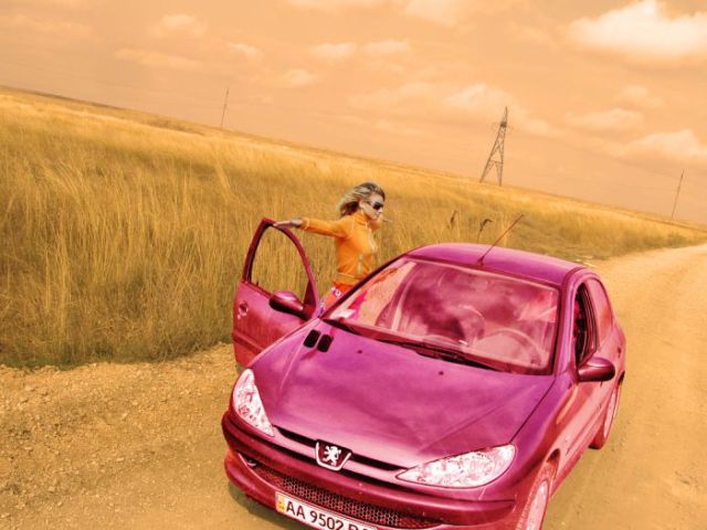 Russian Ladies and Cars (46 pics)