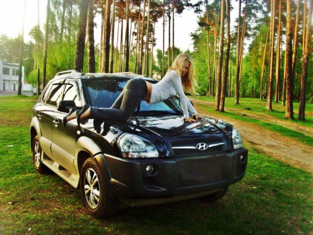 Russian Ladies and Cars (46 pics)