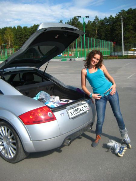 Russian Ladies and Cars (46 pics)