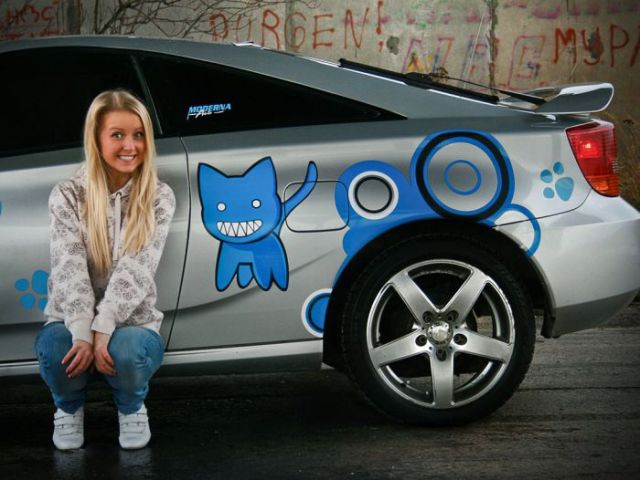 Russian Ladies and Cars (46 pics)