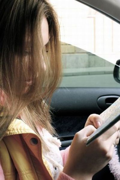 Russian Ladies and Cars (46 pics)