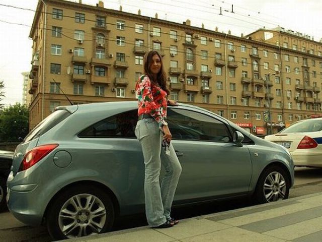 Russian Ladies and Cars (46 pics)
