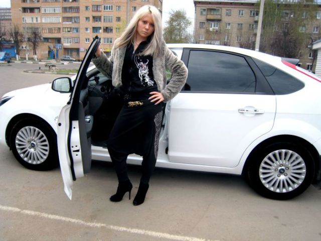 Russian Ladies and Cars (46 pics)