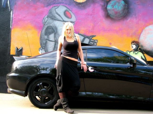 Russian Ladies and Cars (46 pics)