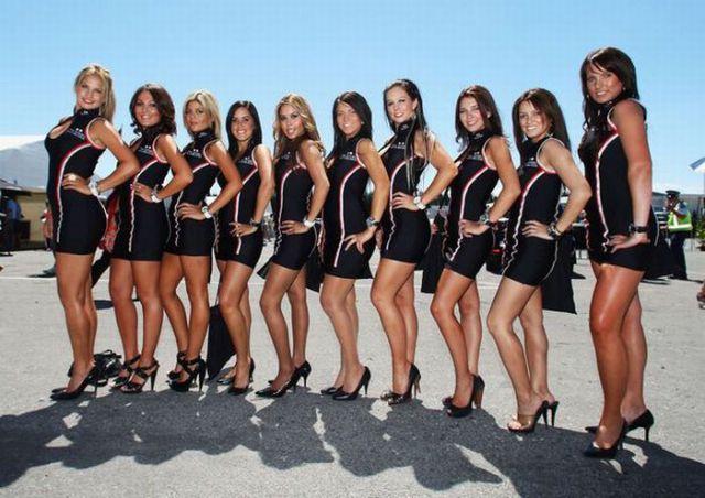 F-1 Sexy Pit Babes (57 pics)