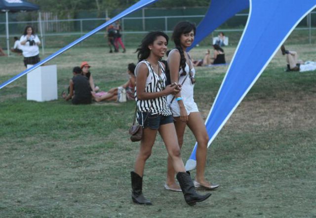 Summer Girls (79 pics)