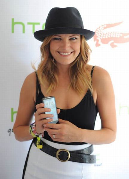 Coachella Music Festival: Half Naked Hot Young White Chicks Dancing