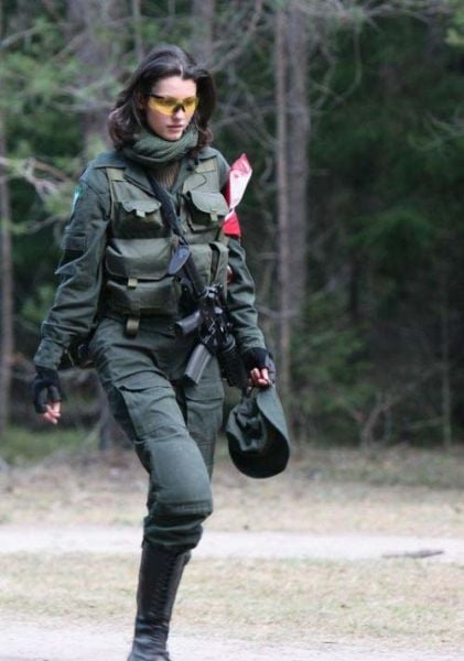 Girls with Guns - Could It Be Any Hotter?