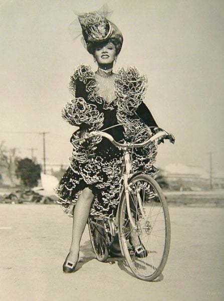 Rare Photographs of Celebrities. Part 16