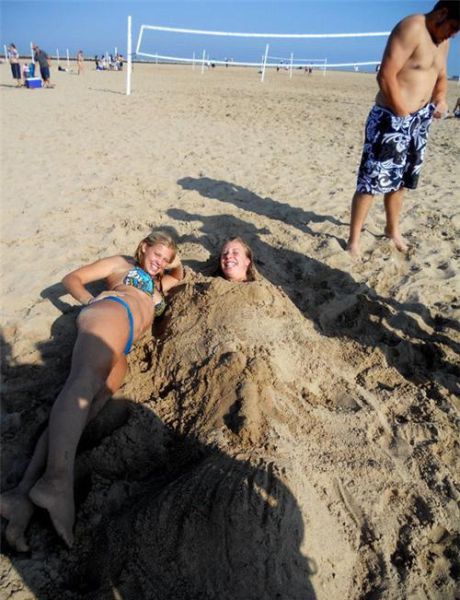 When Photos of Chicks In Bikinis Get Ruined