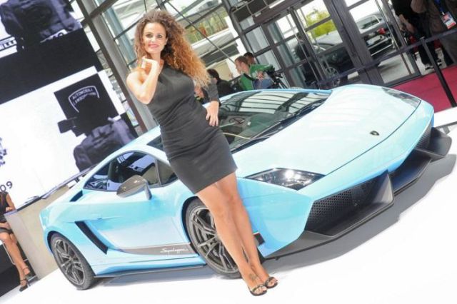 the lovely girls of the paris motor show 100 pics 27.html - 100 HD Photos | Premium Gallery 2012