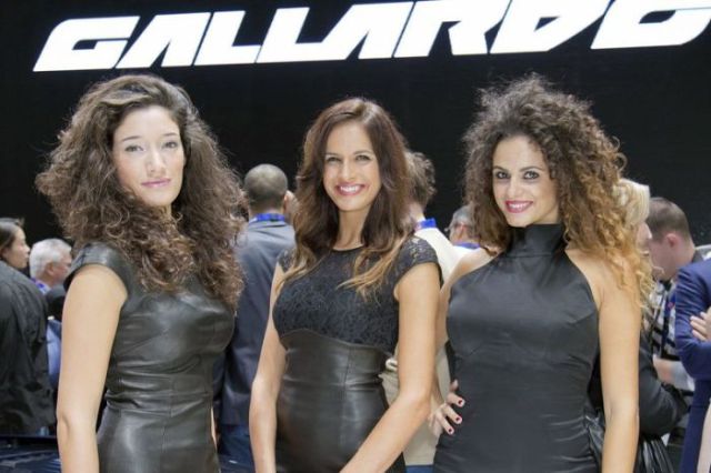 the lovely girls of the paris motor show 100 pics 27.html - 100 HD Photos | Premium Gallery 2012