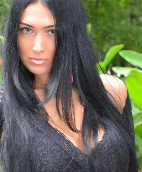 Brunette Beauty’s Shocking Secret!