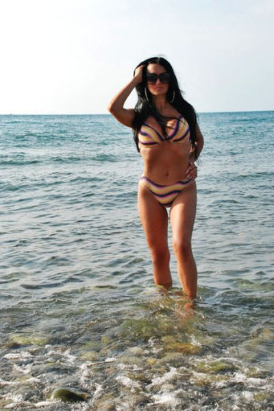 Brunette Beauty’s Shocking Secret!