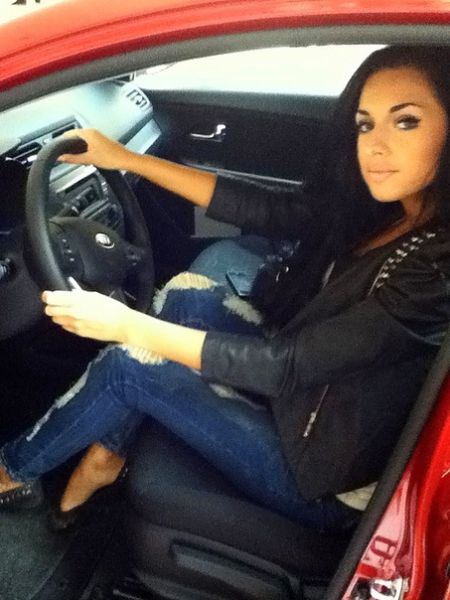 Angelina Jolie Lookalike Sizzles in Racy Photos