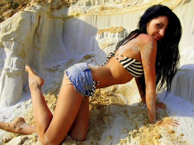 Angelina Jolie Lookalike Sizzles in Racy Photos