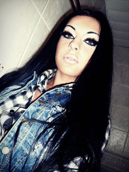 Angelina Jolie Lookalike Sizzles in Racy Photos