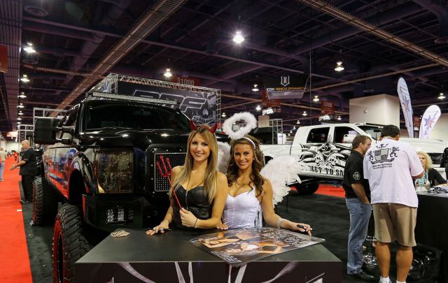 SEMA 2012 Show Girls