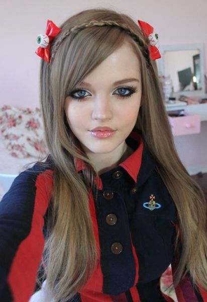 Creepy Girls Who Bring Dolls to Life!