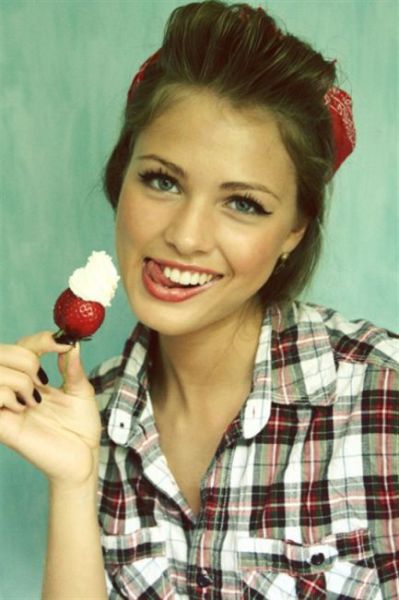 What’s Not to Love about These Pretty Pin Up Girls