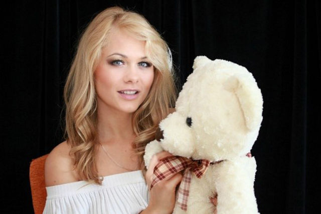 Beautiful Girls Make the World Go Around