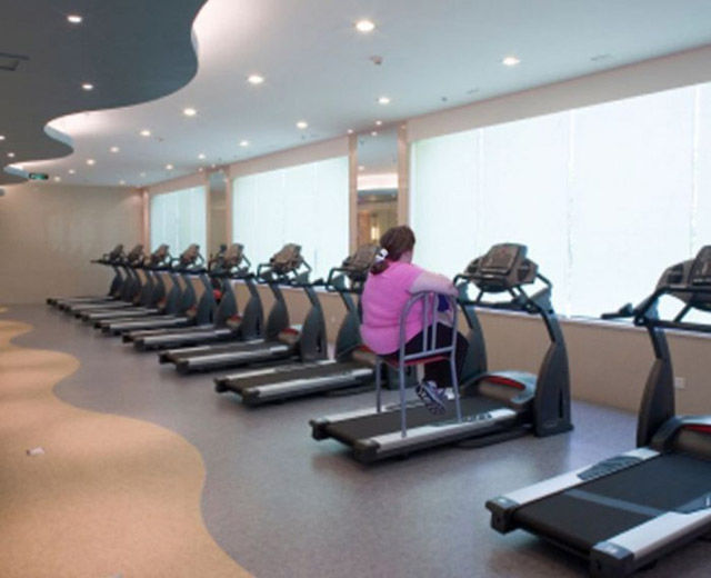 Hilarious Gym Moments Caught on Camera