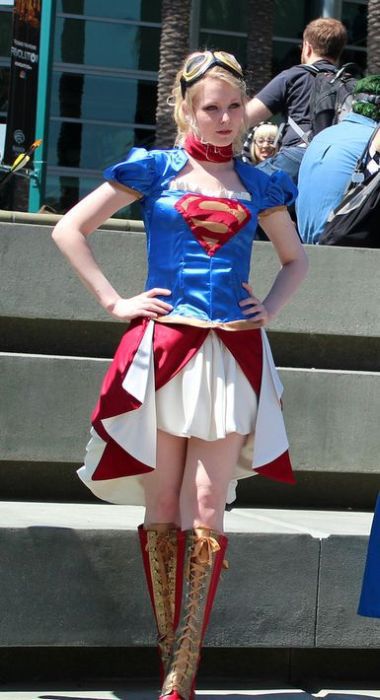Cute Girls in Sexy Supergirl Costumes