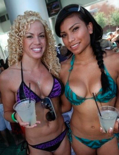 Sexy Vegas Girls Strut Their Stuff at the Pool Party in Vegas