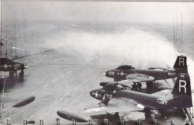 Great Photos of Navy Ships in the Middle of the Ocean