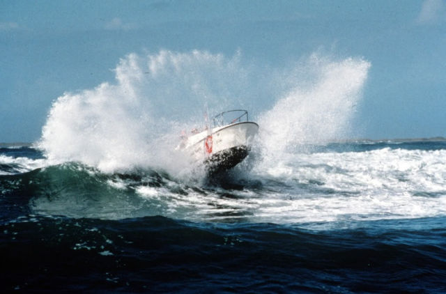 Great Photos of Navy Ships in the Middle of the Ocean