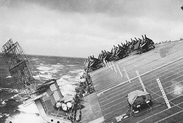 Great Photos of Navy Ships in the Middle of the Ocean