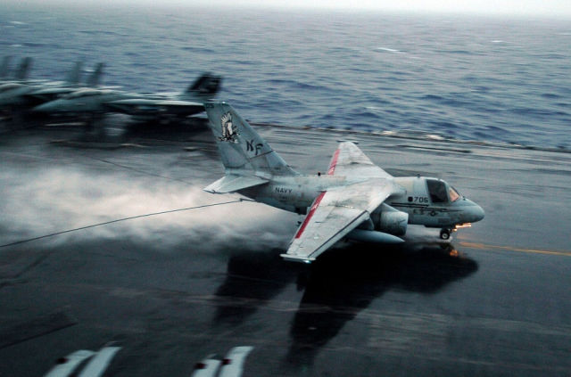 Great Photos of Navy Ships in the Middle of the Ocean