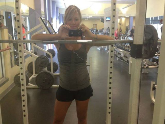 Pregnancy Can’t Stop This Woman from Weightlifting