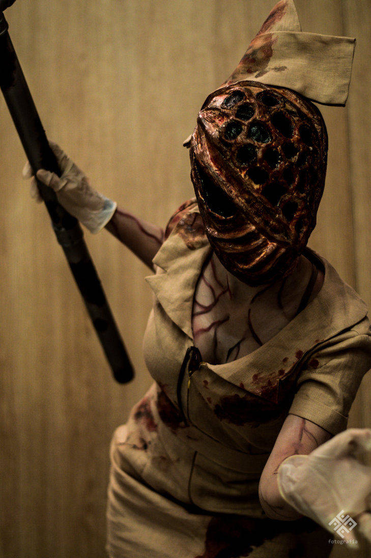 Gaming Characters Come to Life in Hot Cosplay