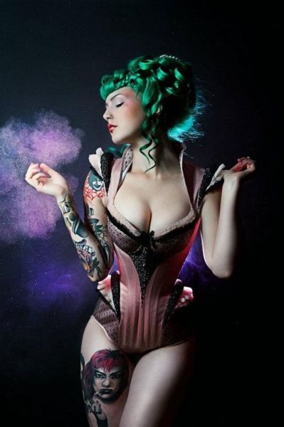 Hot Ladies Who Like Their Ink