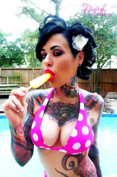 Hot Ladies Who Like Their Ink