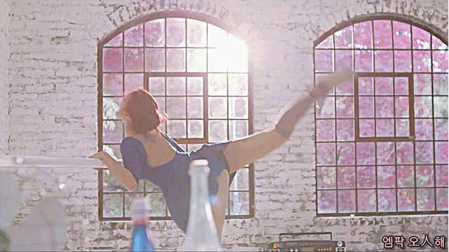 Sexy GIFs of Girls Getting Healthy