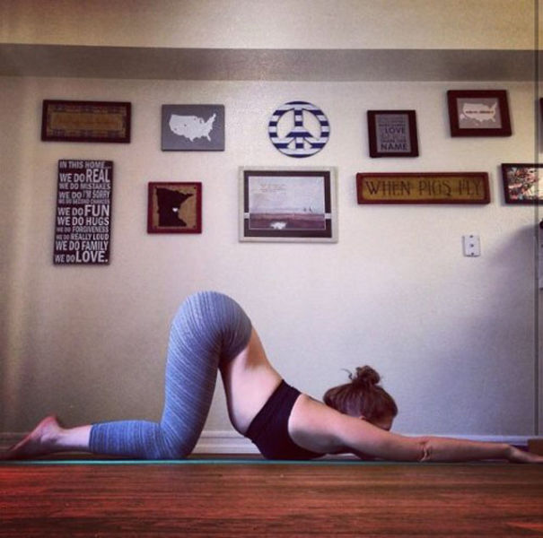 Girls Look Yummier in Yoga Pants