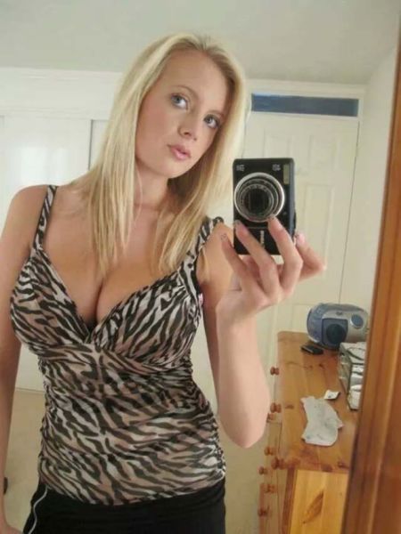 Sexy Girls with Cameras That Can Take My Picture Anytime