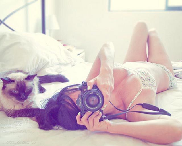 Sexy Girls with Cameras That Can Take My Picture Anytime