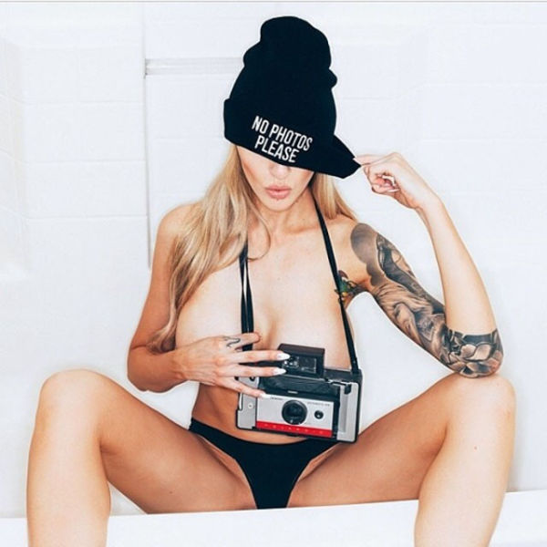 Sexy Girls with Cameras That Can Take My Picture Anytime