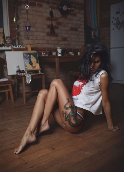 Tall Girls Showing Off Their Gorgeous Legs