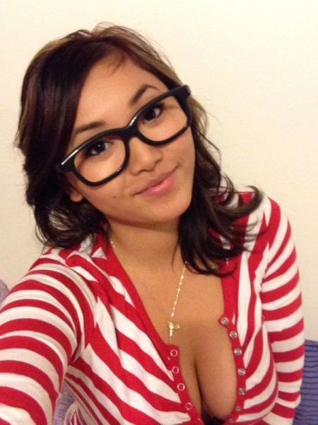 Hot Girls Who Look Cuter in Glasses